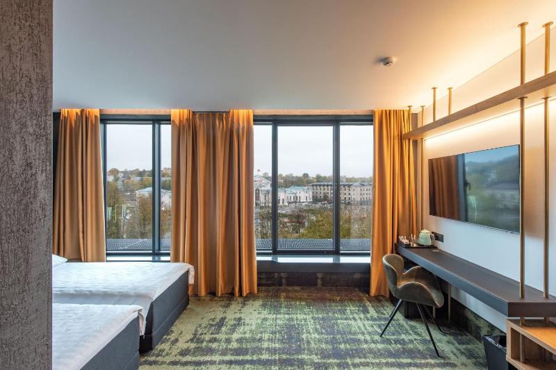 Superior Twin Room image 4
