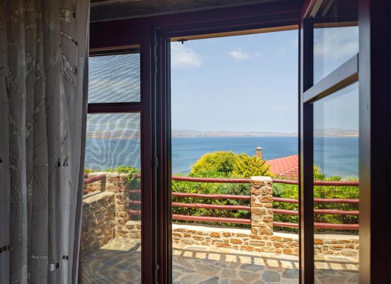 Superior Double Room with Sea View image 3