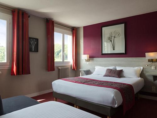 Superior Triple Room image 1