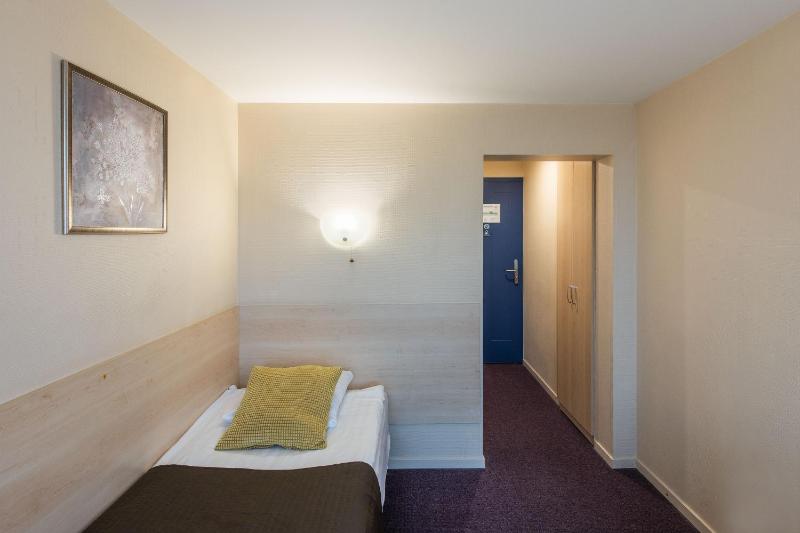 Single Room image 4