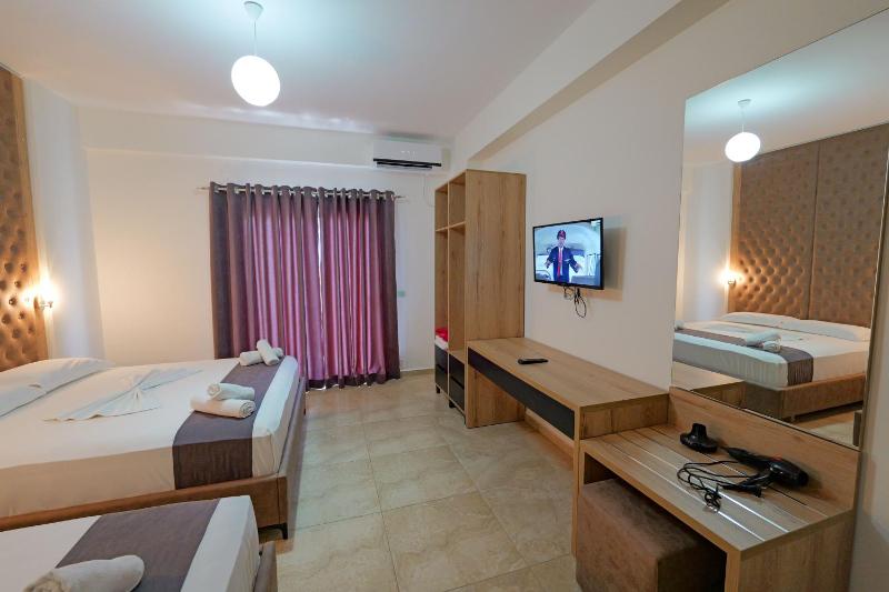 Triple Room with Garden View image 3