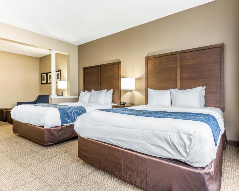 Standard Queen Suite with Two Queen Beds - Non-Smoking image 1