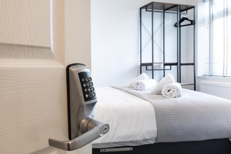 Deluxe King Room with Sea View image 3