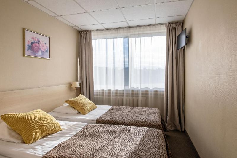 Twin Room image 2