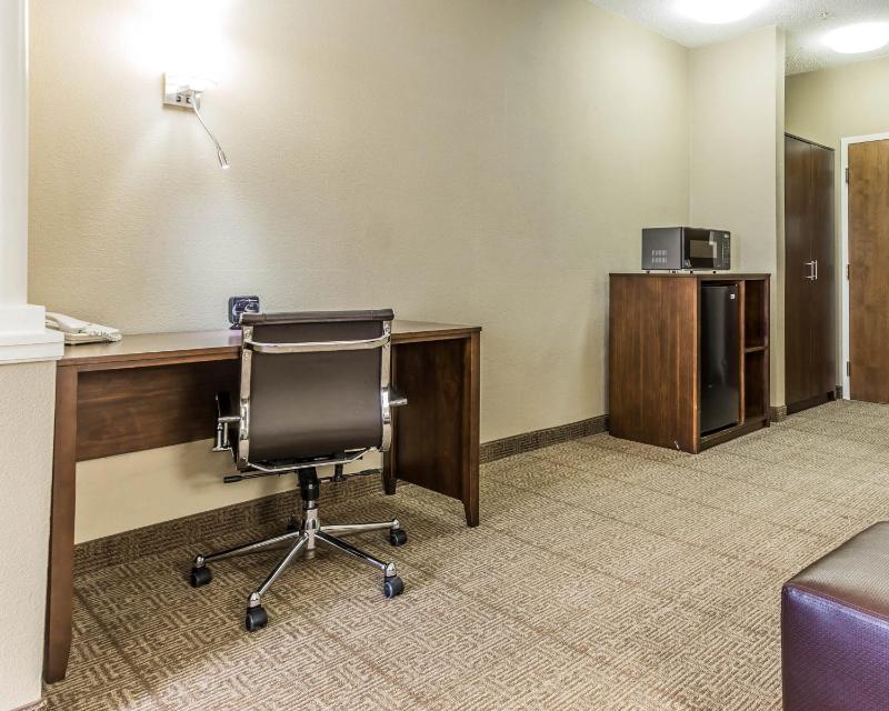 King Suite with Sofa Bed - Non-Smoking image 2