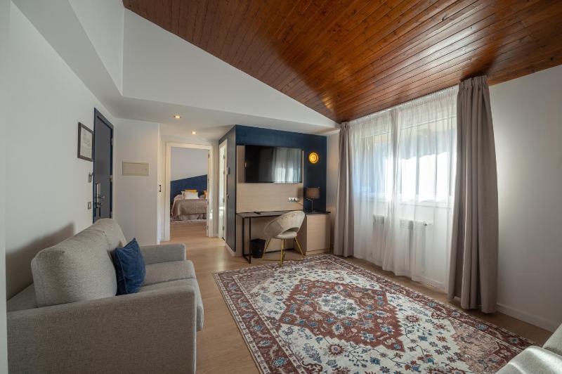 Suite with Spa Bath image 1