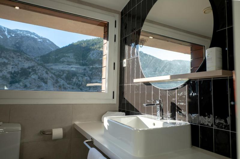 Suite with Spa Bath image 2