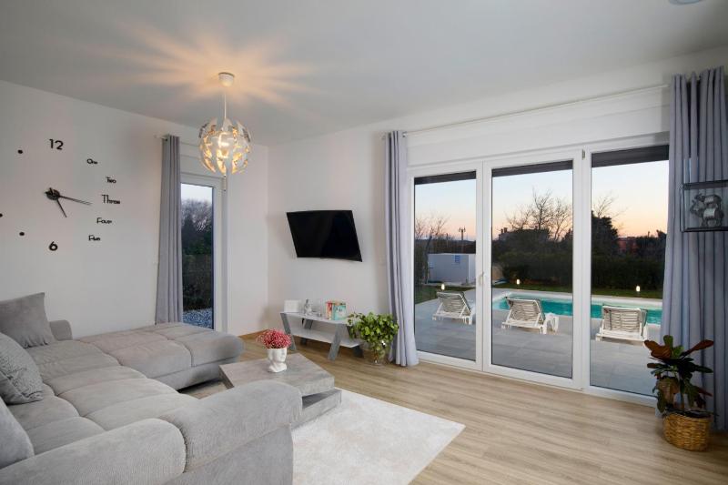 Villa Aria - family friendly in Pula for 6 people with private swimming pool - image 10