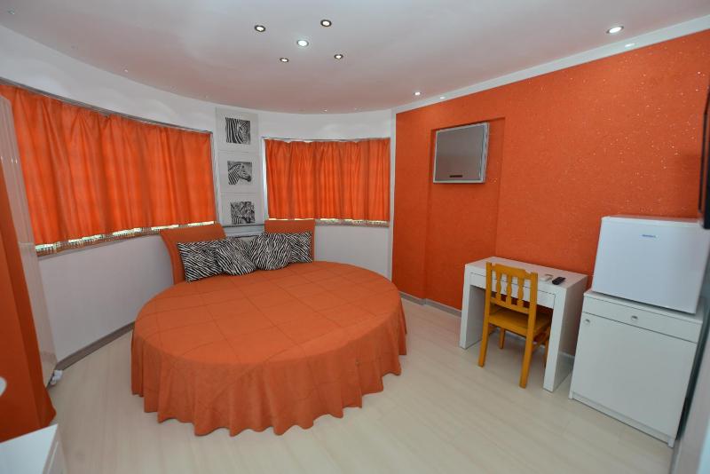 Deluxe Double Room with Shower image 4