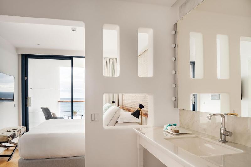 Suite (2 Adults) image 3