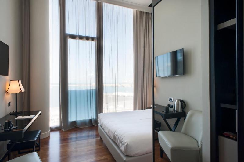 Superior Double Room image 1