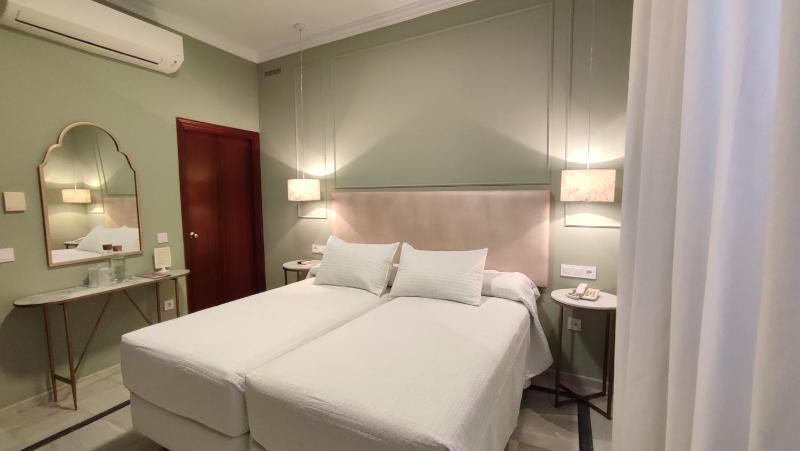 Twin Room image 2