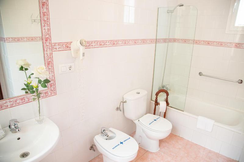 Single Room image 4