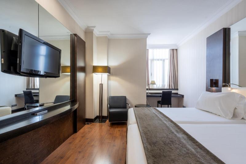 Double or Twin Room image 4