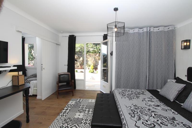 Suite 4 people image 1