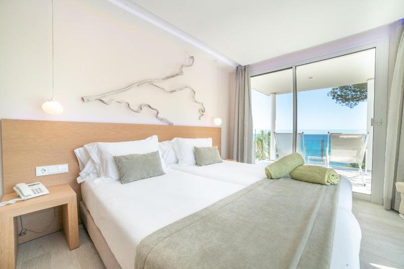 Double Room Sea view image 3