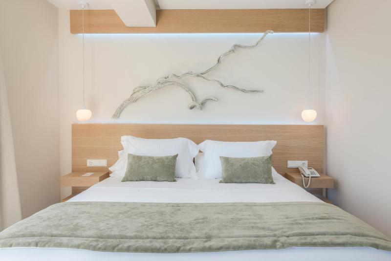 Superior Double Room Sea View image 3