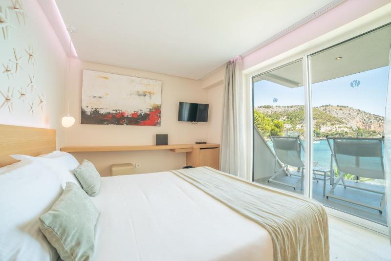 Double Room Sea view image 2