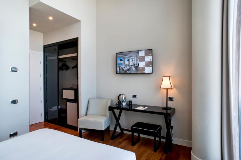 Superior Double Room image 4
