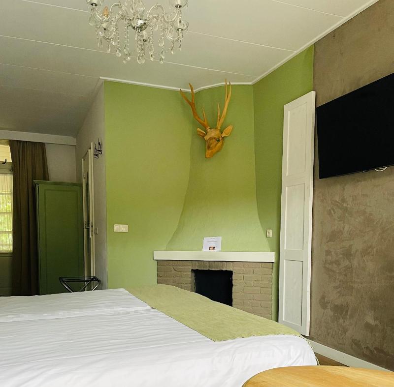 Luxury Twin Room image 4