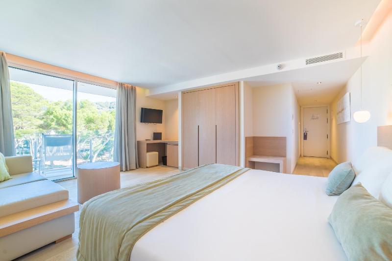 Superior Double Room Lateral Sea View  image 2