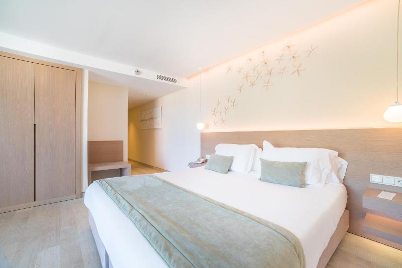 Superior Double Room Lateral Sea View  image 1