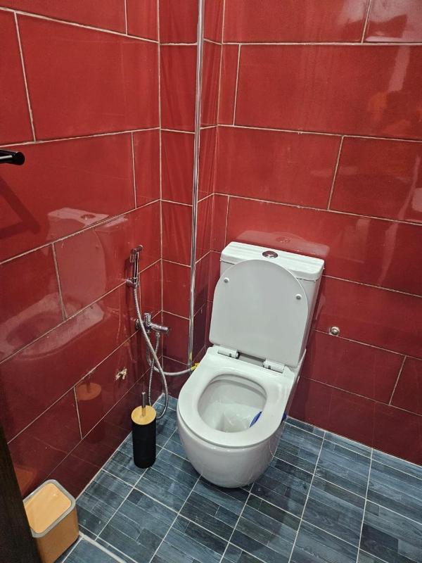 Studio meublé Dakar Sénégal Chambre  salon  toilette et cuisine séparés - image 9