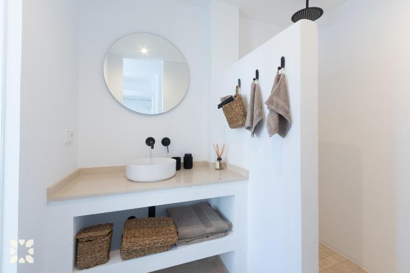 Villa Adora by Abahana Villas - image 4