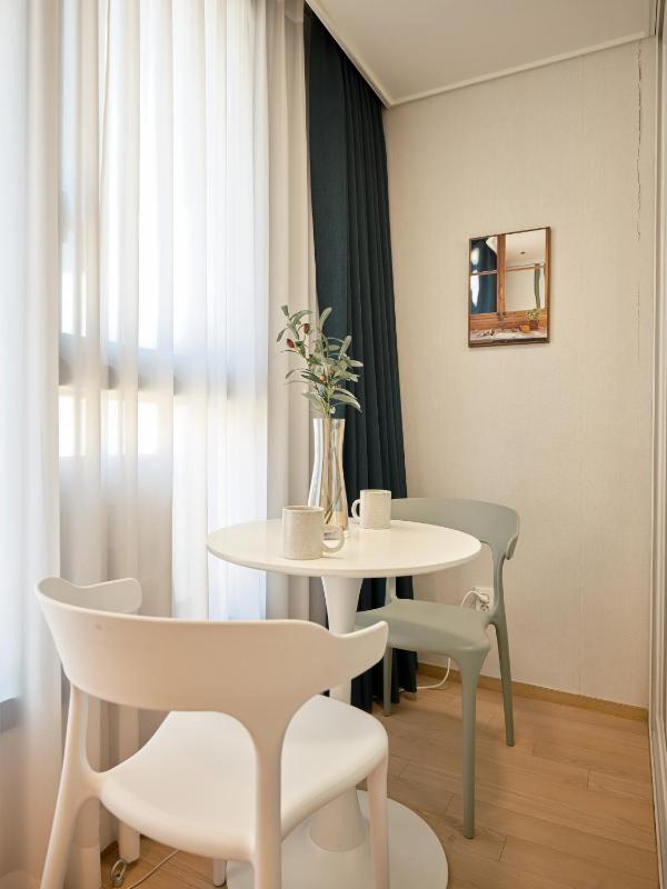 Seoul COMOCASA Fully Furnished Studio - image 16