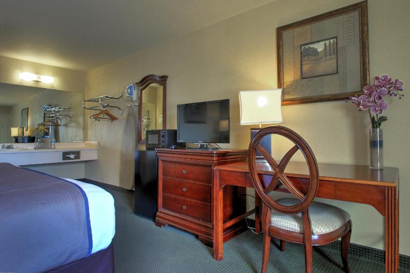 King Room - Non-Smoking image 2