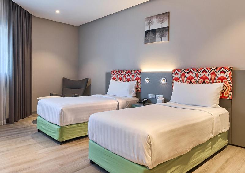 Standard Twin Room image 3