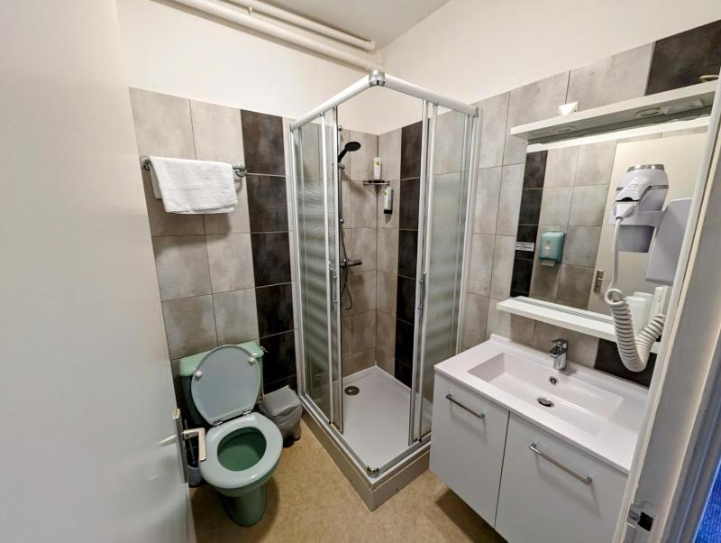 Double Room image 3