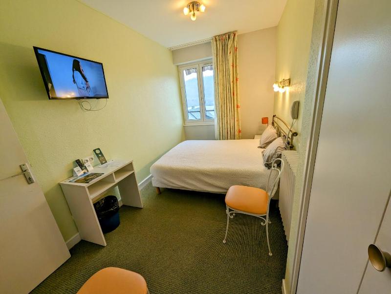 Double Room image 4