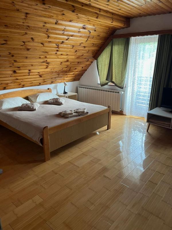 Deluxe Queen Room image 3