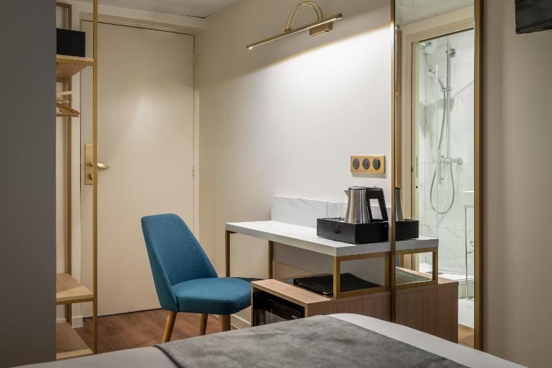 Double Room image 4