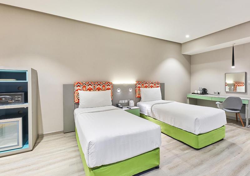 Standard Twin Room image 2