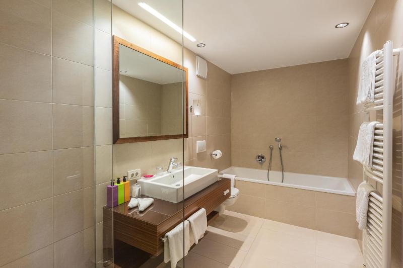 Two-Bedroom Suite image 3
