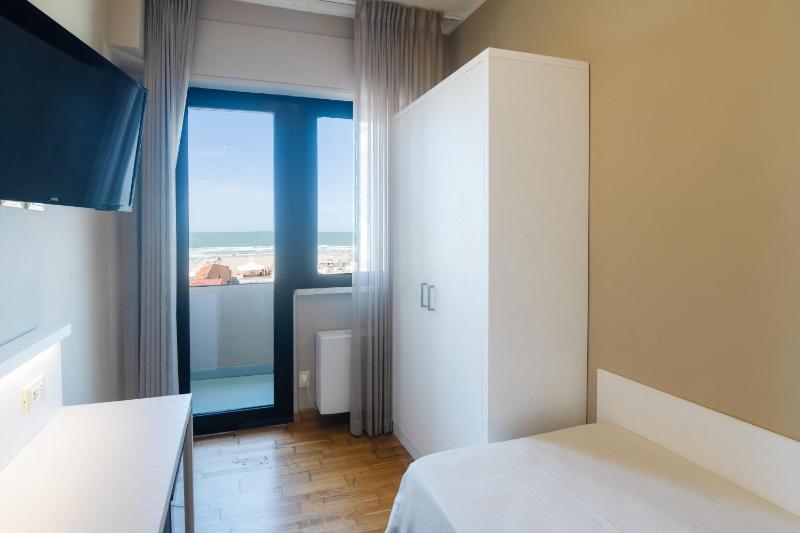 Single Room image 3