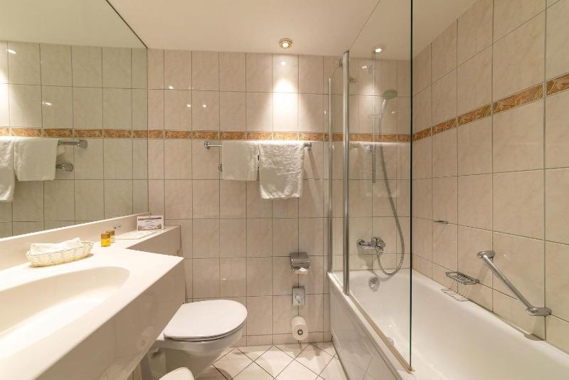 Superior Double Room with Balcony and Sea View image 3