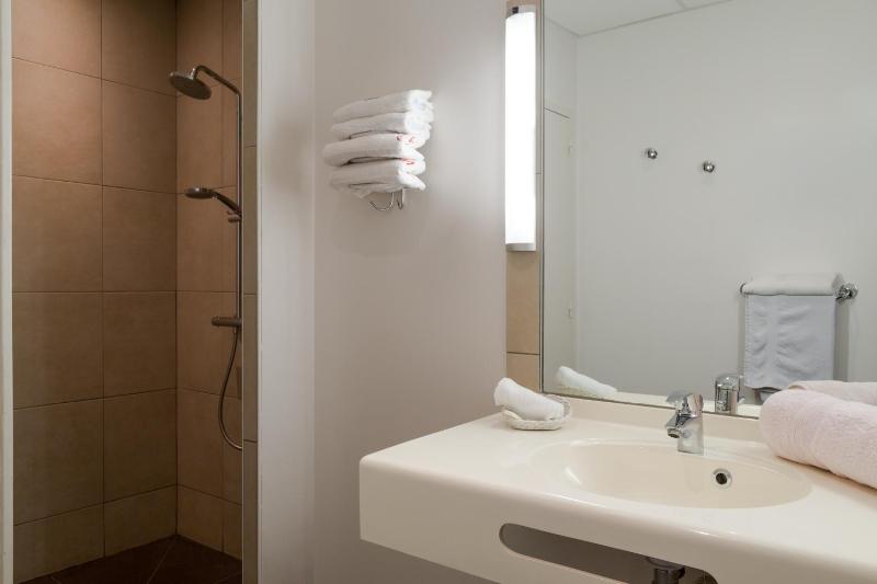 Standard Double Room image 3