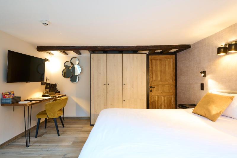 Deluxe Double Room image 2