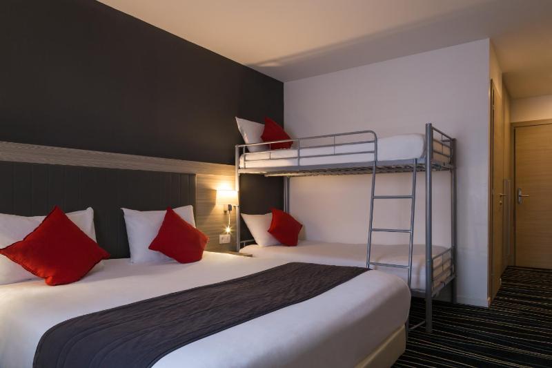 Quadruple Room image 2