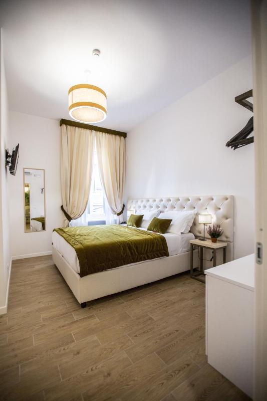 Classic Double Room image 3