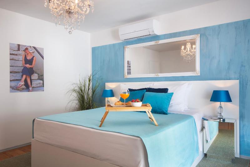 Double Room with Balcony image 1
