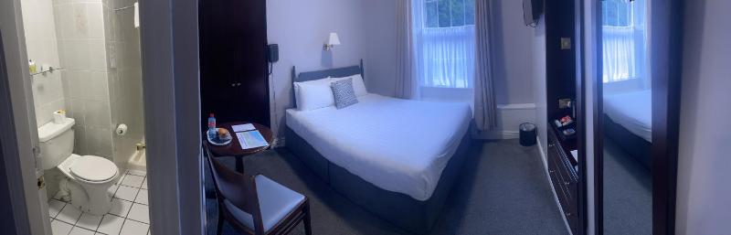Small Double Room image 2