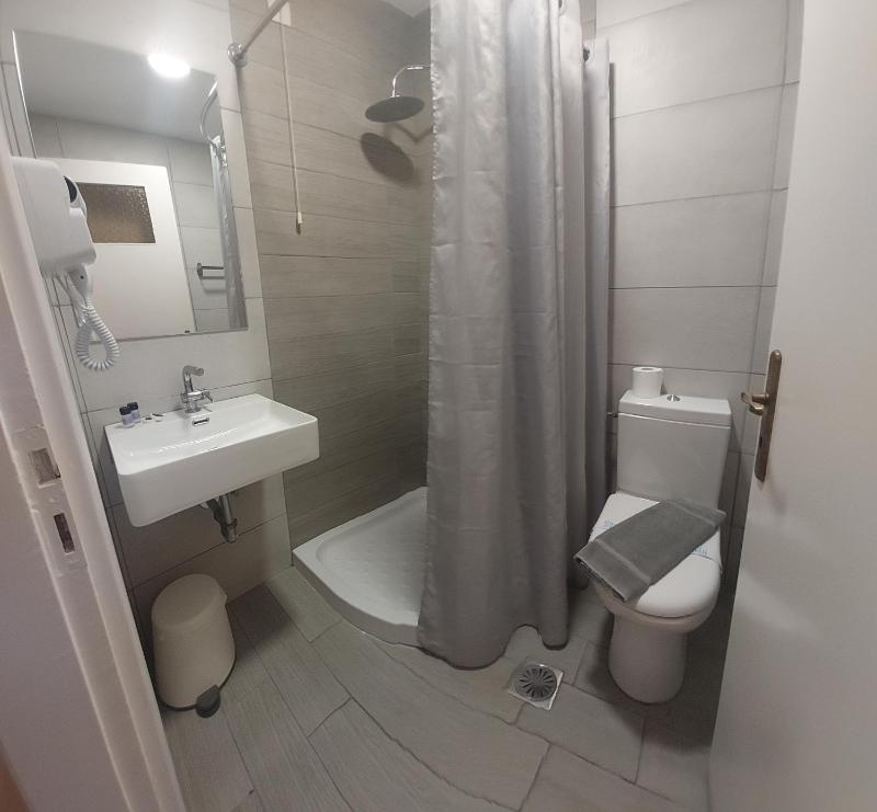 Twin Room with Sea View image 2