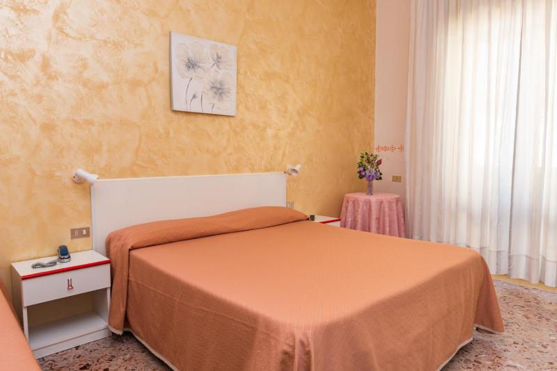 Standard Double Room image 1