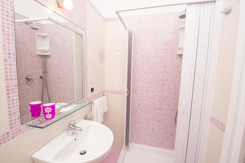 Standard Double Room image 3