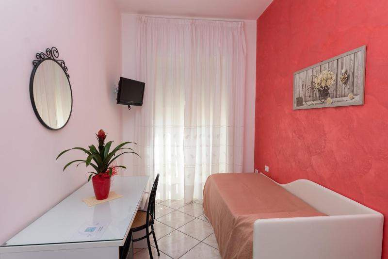 Single Room image 1