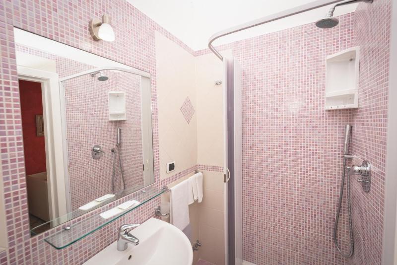 Single Room image 2